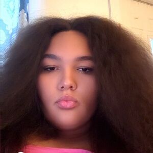 Meet your Posher, Hillary